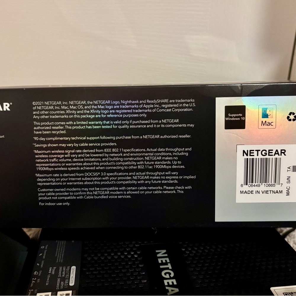 NETGEAR Black NightHawk Modem Router Combo - Picture 6 of 13